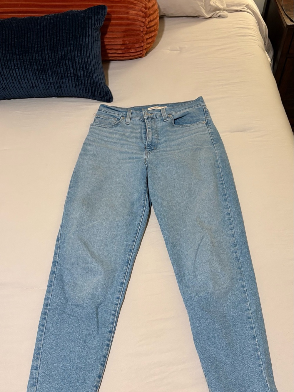 Levi High-Waisted Mom Jean